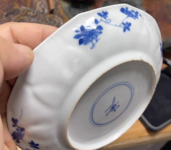 古玩陶瓷花鳥(niǎo)紋青花盤真品鑒賞圖