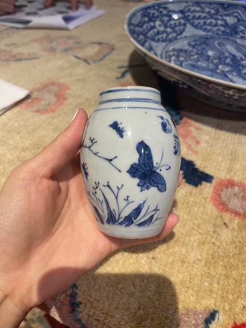 古玩陶瓷明天啟 青花花蝶連綿罐真品鑒賞圖