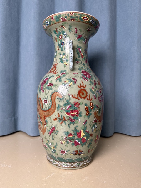 古玩陶瓷清咸豐豆青釉粉彩龍穿花獅子繡球紋雙耳大瓶拍賣，當前價格9600元