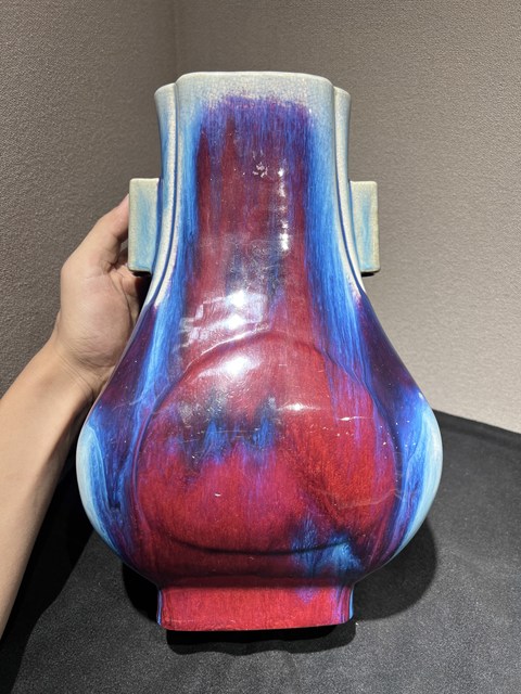 古玩陶瓷清乾隆 窯變釉杏圓貫耳瓶真品鑒賞圖