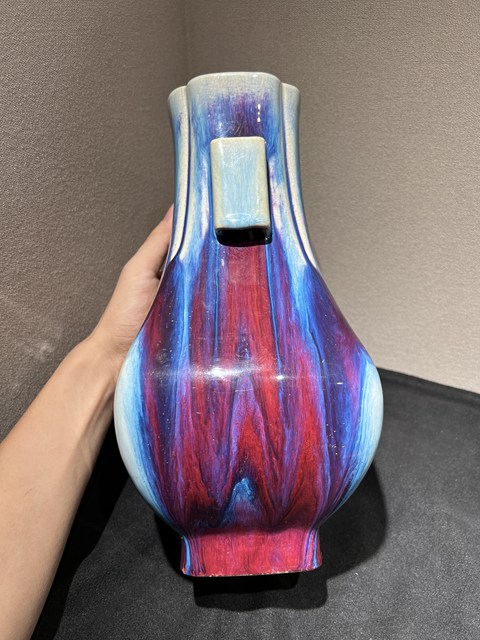 古玩陶瓷清乾隆 窯變釉杏圓貫耳瓶真品鑒賞圖