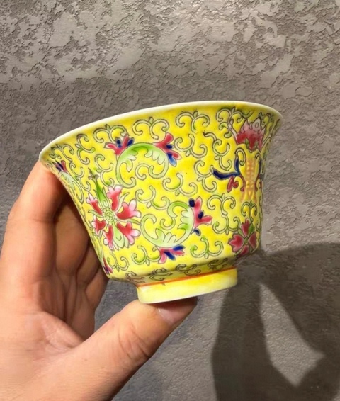 古玩陶瓷民國時期黃地粉彩花卉紋蓋碗拍賣，當前價格1280元