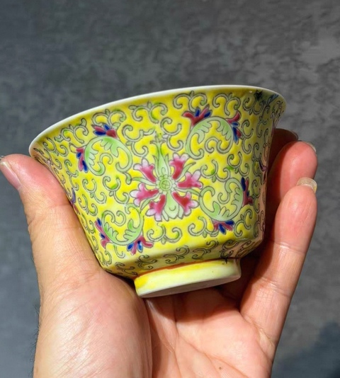 古玩陶瓷民國時期黃地粉彩花卉紋蓋碗拍賣，當前價格1280元