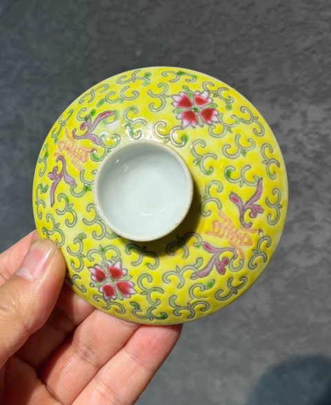 古玩陶瓷民國時期黃地粉彩花卉紋蓋碗拍賣，當前價格1280元