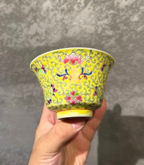 古玩陶瓷民國時期黃地粉彩花卉紋蓋碗拍賣，當前價格1280元