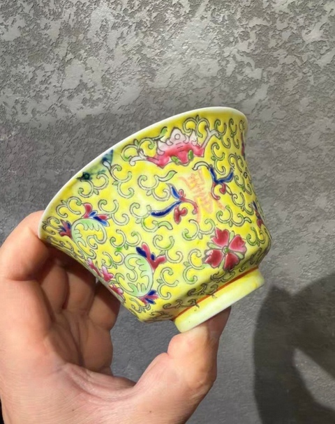 古玩陶瓷民國時期黃地粉彩花卉紋蓋碗拍賣，當前價格1280元