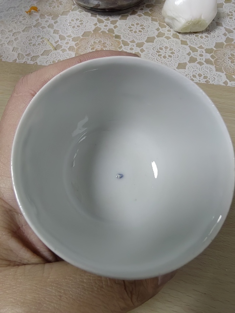 古玩陶瓷蓮池游禽紋青花杯真品鑒賞圖