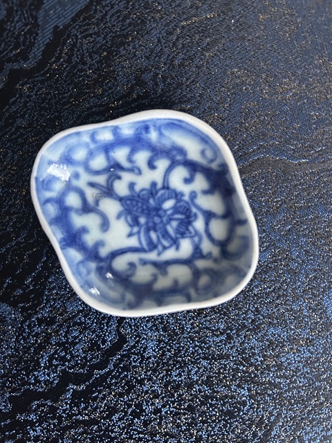 古玩陶瓷青花纏枝花紋筆舔拍賣，當(dāng)前價(jià)格268元