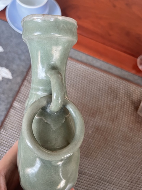 古玩陶瓷元代龍泉窯模印雙耳瓶真品鑒賞圖