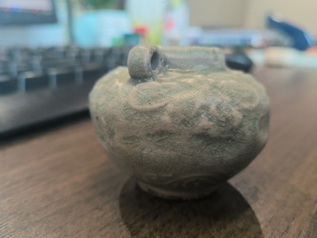 古玩陶瓷龍泉青瓷花卉紋水盂真品鑒賞圖