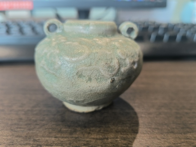 古玩陶瓷龍泉青瓷花卉紋水盂真品鑒賞圖