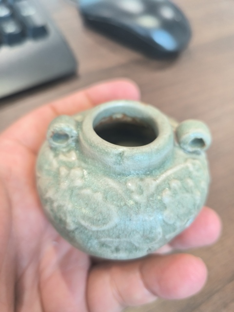 古玩陶瓷龍泉青瓷花卉紋水盂真品鑒賞圖