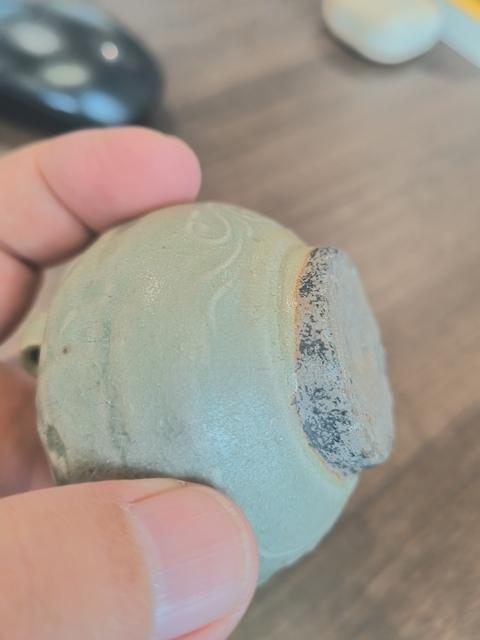 古玩陶瓷龍泉青瓷花卉紋水盂真品鑒賞圖