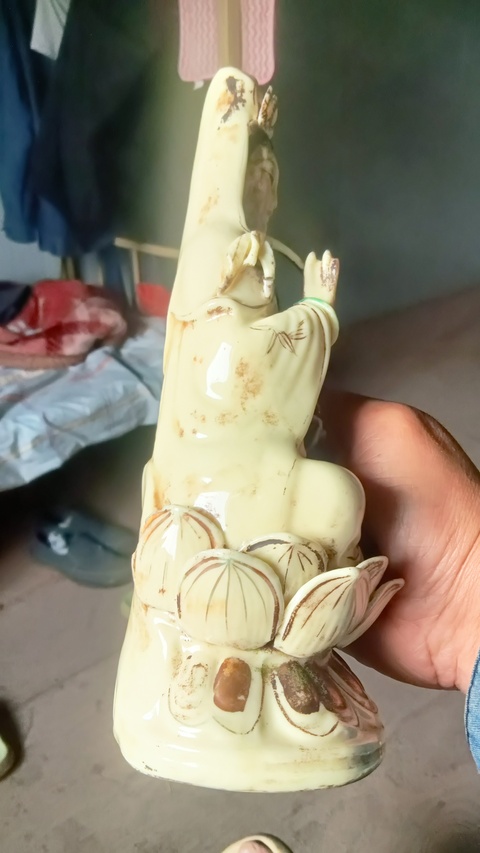 古玩陶瓷白釉觀音菩薩造像真品鑒賞圖