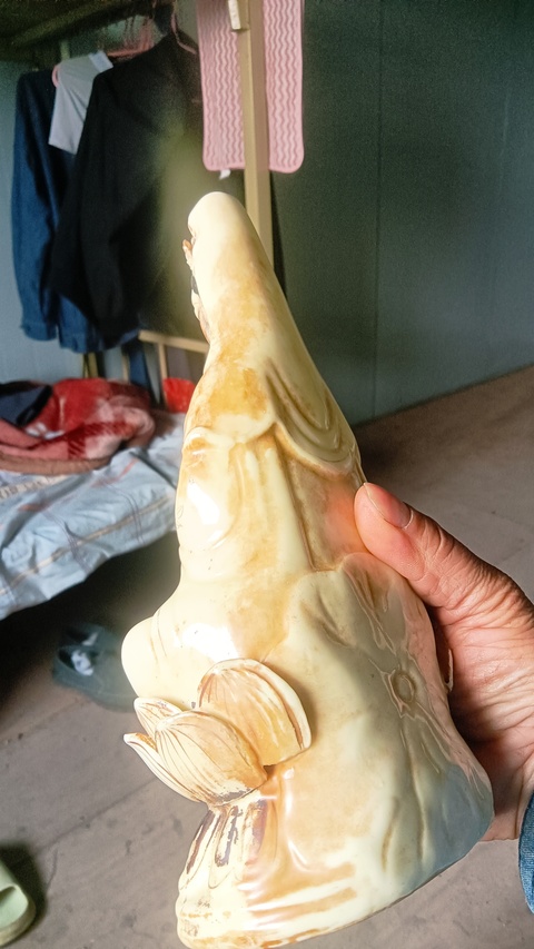 古玩陶瓷白釉觀音菩薩造像真品鑒賞圖