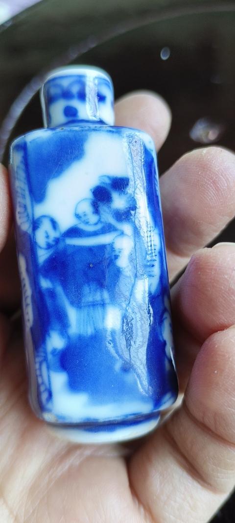 古玩陶瓷青花人物四方鼻煙壺真品鑒賞圖