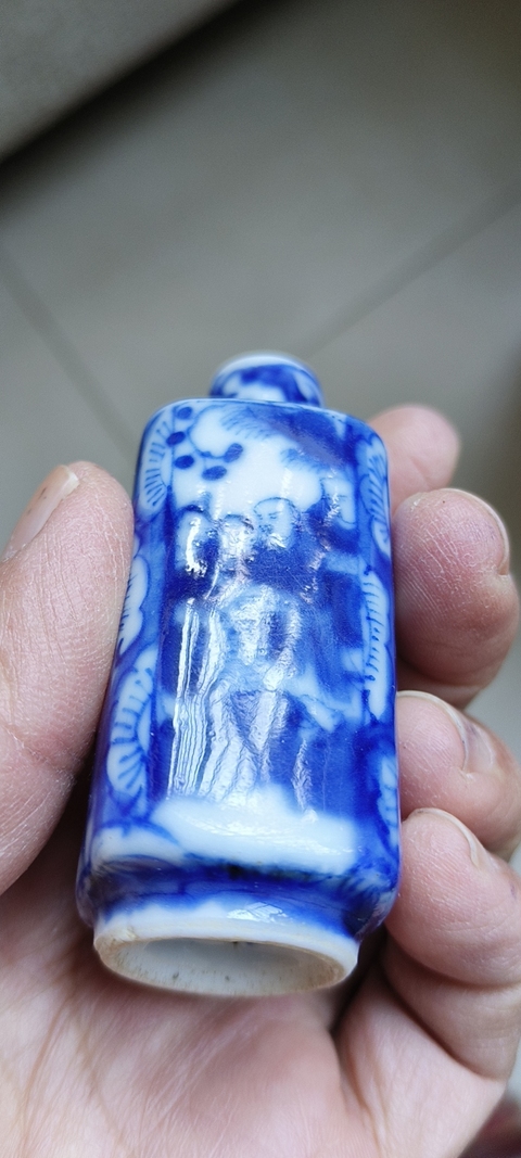 古玩陶瓷青花人物四方鼻煙壺真品鑒賞圖