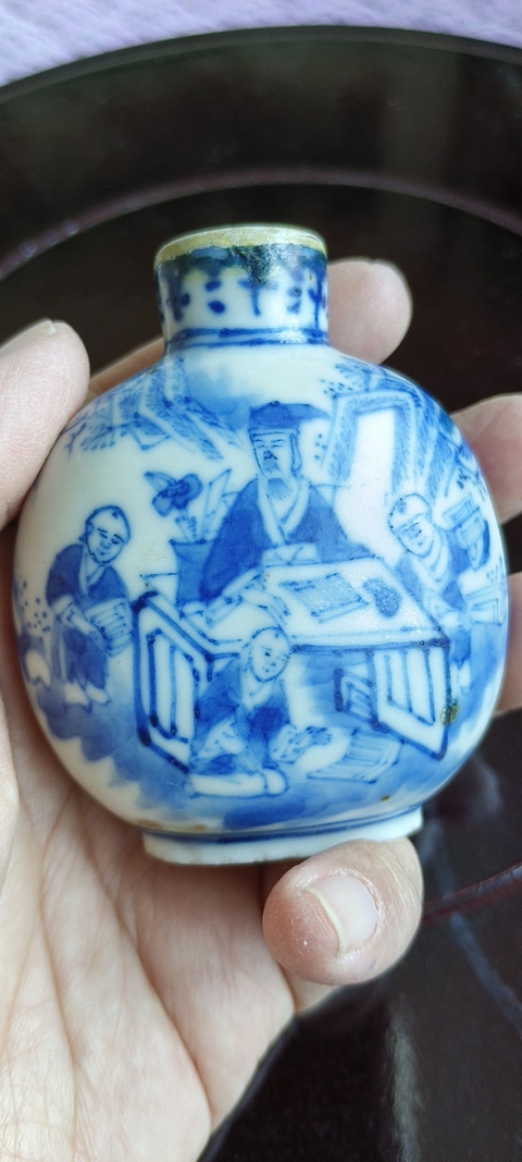 古玩陶瓷青花人物故事紋鼻煙壺真品鑒賞圖