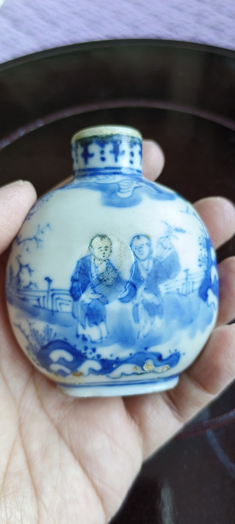 古玩陶瓷青花人物故事紋鼻煙壺真品鑒賞圖