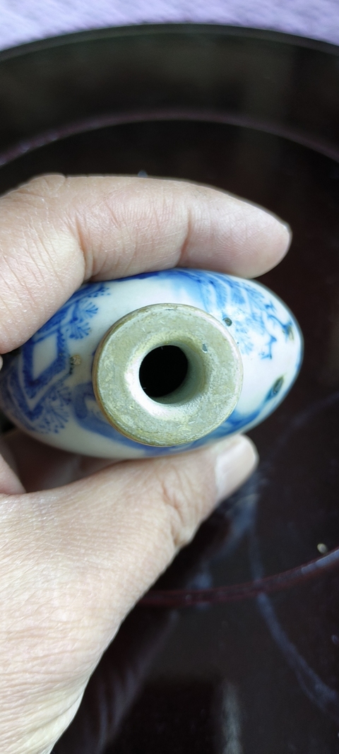 古玩陶瓷青花人物故事紋鼻煙壺真品鑒賞圖