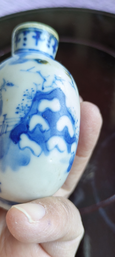 古玩陶瓷青花人物故事紋鼻煙壺真品鑒賞圖