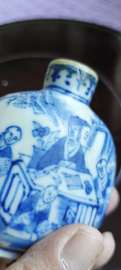 古玩陶瓷青花人物故事紋鼻煙壺真品鑒賞圖