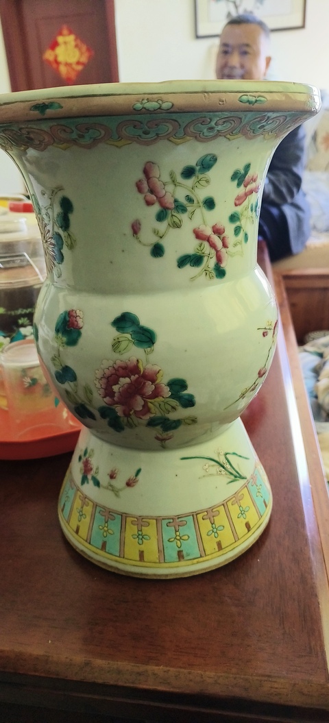 古玩陶瓷花卉紋粉彩渣斗真品鑒賞圖