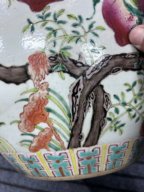 古玩陶瓷桃紋粉彩缸真品鑒賞圖