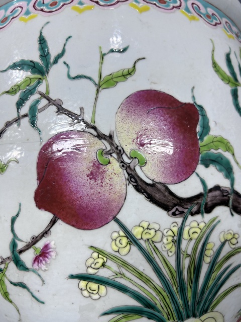 古玩陶瓷桃紋粉彩缸真品鑒賞圖