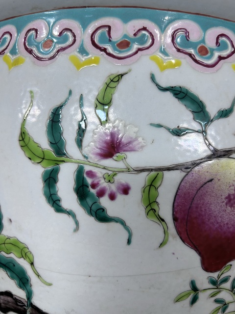 古玩陶瓷桃紋粉彩缸真品鑒賞圖