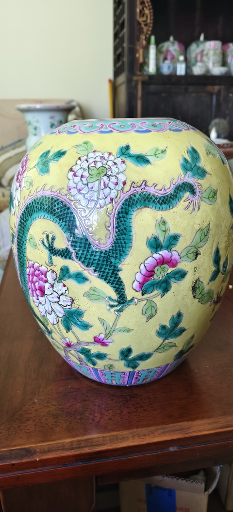 古玩陶瓷花間龍紋粉彩冬瓜罐真品鑒賞圖