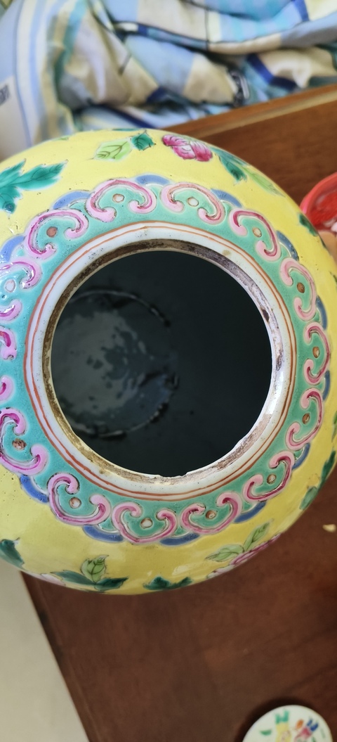 古玩陶瓷花間龍紋粉彩冬瓜罐真品鑒賞圖