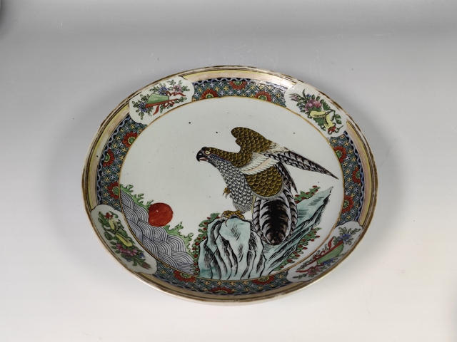 古玩陶瓷清中晚英雄獨立嗷鷹五彩賞盤真品鑒賞圖