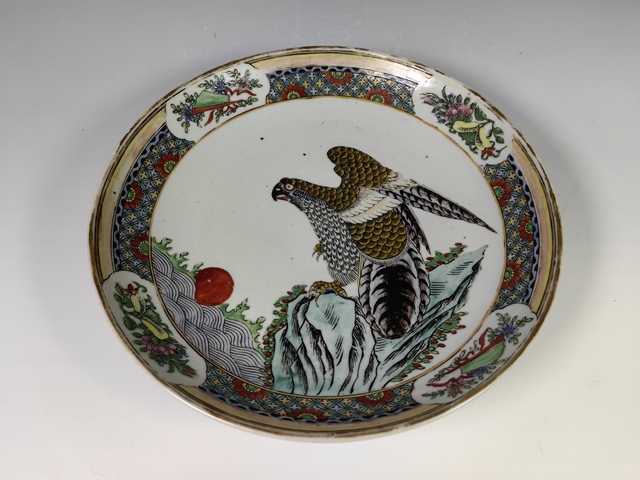 古玩陶瓷清中晚英雄獨立嗷鷹五彩賞盤真品鑒賞圖