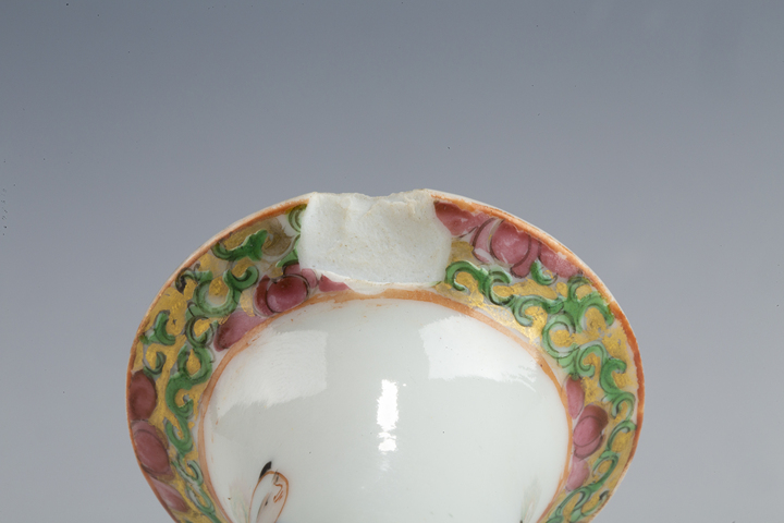 古玩陶瓷清晚·廣彩仕女嬰戲紋玉壺春瓶真品鑒賞圖