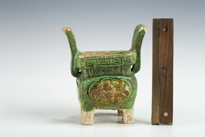 古玩陶瓷清·三彩模印花卉紋香爐真品鑒賞圖