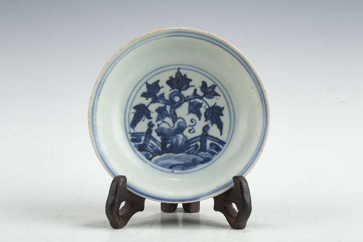 古玩陶瓷明中·青花樹石欄桿紋盤真品鑒賞圖