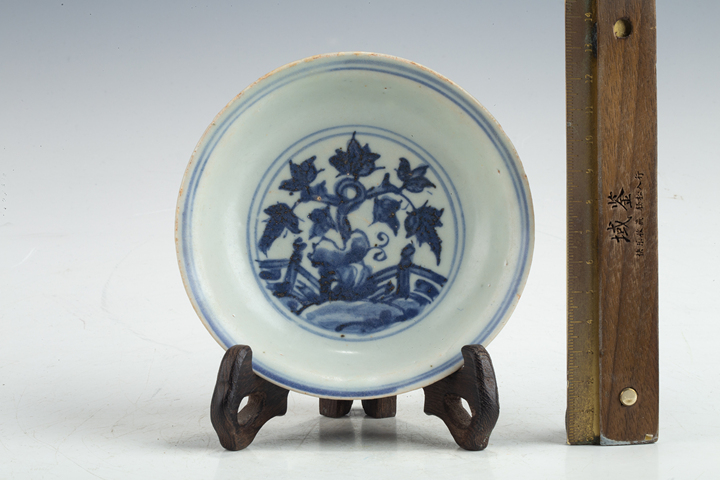 古玩陶瓷明中·青花樹石欄桿紋盤真品鑒賞圖