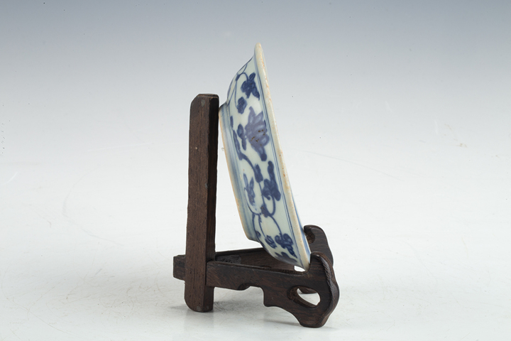 古玩陶瓷明中·青花樹石欄桿紋盤真品鑒賞圖