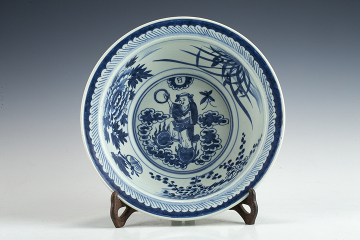 古玩陶瓷清中·青花人物故事紋凈手盆真品鑒賞圖