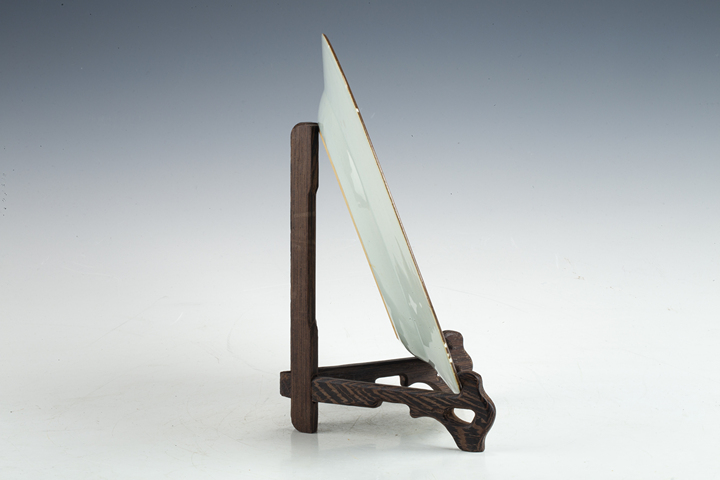 古玩陶瓷清中早·青花洞石牡丹紋盤真品鑒賞圖