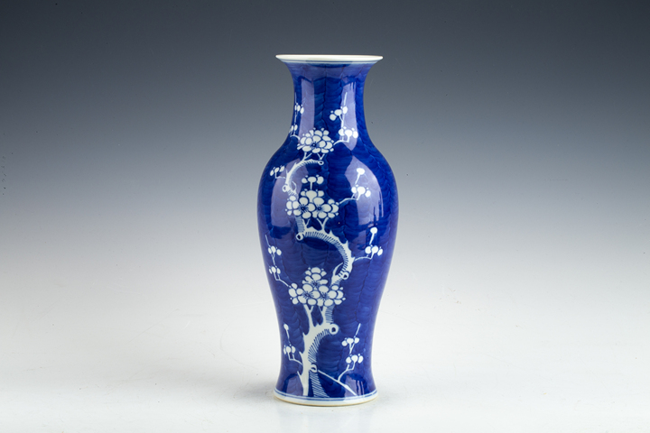 古玩陶瓷民國解放初·青花留白冰梅紋觀音瓶真品鑒賞圖