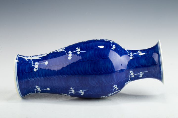 古玩陶瓷民國解放初·青花留白冰梅紋觀音瓶真品鑒賞圖