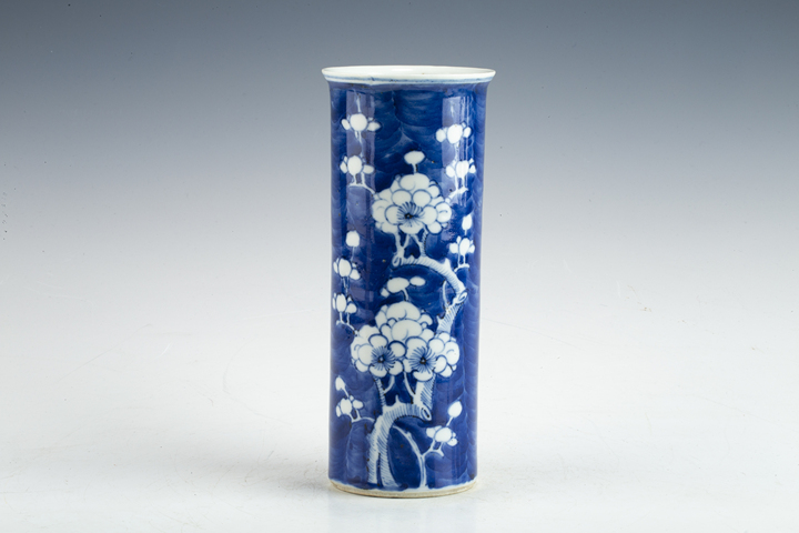 古玩陶瓷清晚·青花留白冰梅紋花觚真品鑒賞圖