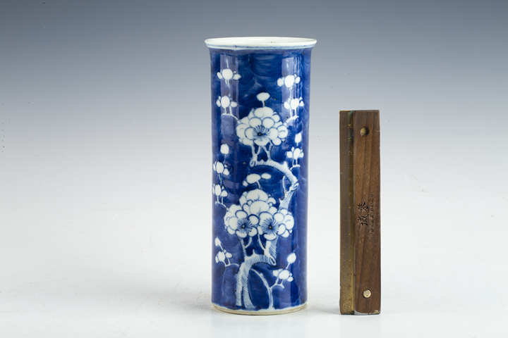 古玩陶瓷清晚·青花留白冰梅紋花觚真品鑒賞圖