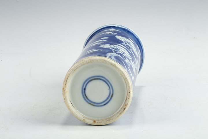 古玩陶瓷清晚·青花留白冰梅紋花觚真品鑒賞圖