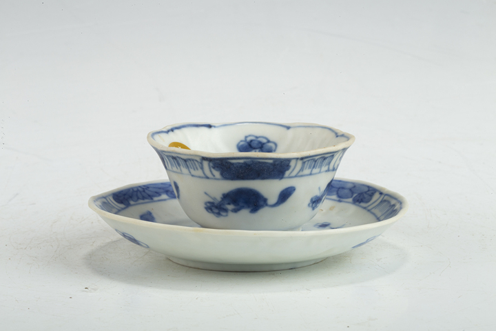 古玩陶瓷清康熙·青花松鼠葡萄紋杯碟一套真品鑒賞圖