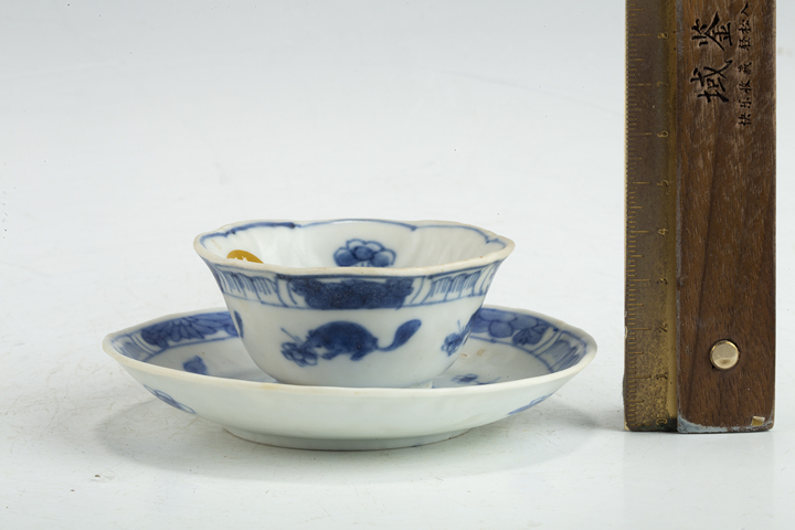 古玩陶瓷清康熙·青花松鼠葡萄紋杯碟一套真品鑒賞圖