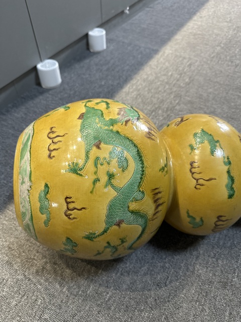 古玩陶瓷嬌黃綠紫素三彩龍紋葫蘆瓶真品鑒賞圖