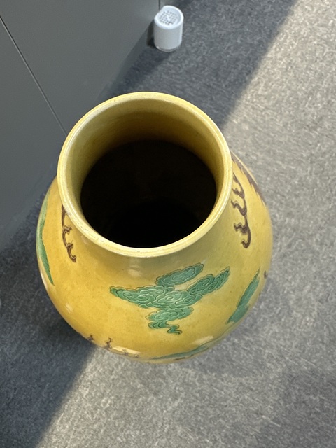 古玩陶瓷嬌黃綠紫素三彩龍紋葫蘆瓶真品鑒賞圖